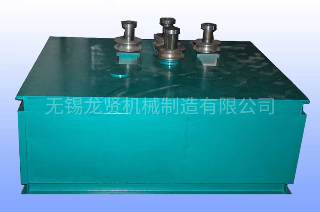 操作員在操作多功能彎管機(jī)應(yīng)注意哪些事項(xiàng)？